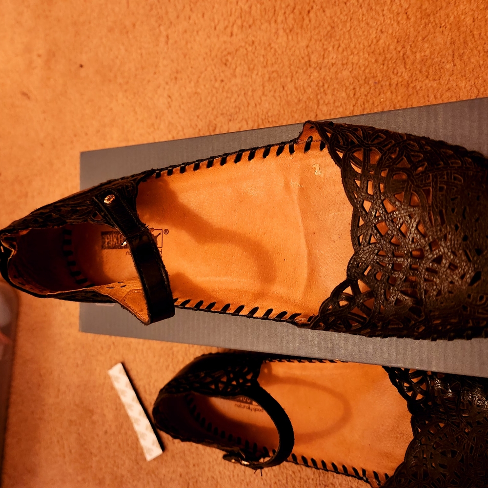 PIKOLINOS Genuine Leather Black Flats with Textured Design and Tan Interior